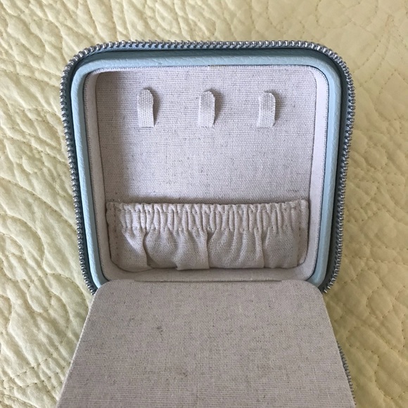 Mark & Graham Small Vegan Leather Travel Jewelry Case Aqua - Picture 8 of 9